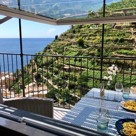 L' Attico Giallo Oro Di Giulia Manarola Exterior foto