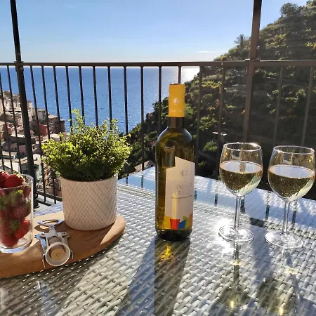 L' Attico Giallo Oro Di Giulia Manarola Exterior foto
