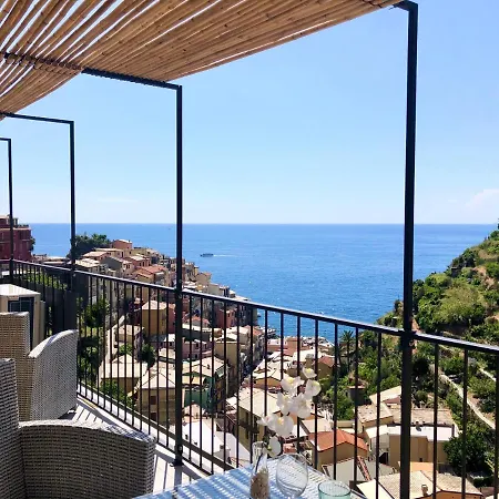 L' Attico Giallo Oro Di Giulia Manarola Exterior foto