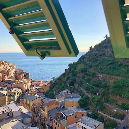 L' Attico Giallo Oro Di Giulia Manarola Exterior foto