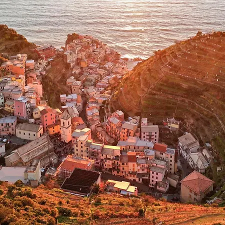 L' Attico Giallo Oro Di Giulia Manarola Exterior foto